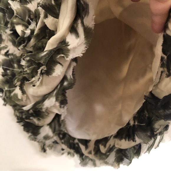 J. Crew Camouflaged Cream Green Crinkled Chiffon💯% Silk Mini Skirt size 0 - Picture 4 of 10